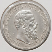 Die Rückseite zeigt den gekrönten Reichsadler des Deutschen Kaiserreichs mit dem preußischen Wappenschild auf der Brust. Die Umschrift lautet DEUTSCHES REICH 1888, gefolgt vom Nennwert ZWEI MARK. Die detaillierte Ausarbeitung der Schwingen und kaiserlichen Insignien zeugt von der hohen Prägequalität der Berliner Münze.