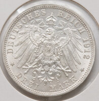 Die Vorderseite präsentiert das nach rechts gewendete Porträt von König Wilhelm II. von Württemberg. Die umlaufende Inschrift lautet WILHELM II KOENIG VON WUERTTEMBERG. Unter dem Halsabschnitt ist das Münzzeichen F der Prägestätte Stuttgart deutlich sichtbar. Das Bildnis zeigt den König mit vollem Barthaar in feiner Prägequalität.