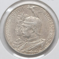 Detailansicht der Vorderseite der 2-Mark-Gedenkmünze von 1901. Gezeigt werden die Doppelporträts der preußischen Monarchen Friedrich I. (links im Hintergrund) und Wilhelm II. (rechts im Vordergrund) im Profil nach links. Die Umschrift lautet FRIEDRICH I 1701 · WILHELM II 1901. Die Reliefdetails der Uniformen und Gesichter sind klar erhalten.