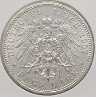 Rückseite mit gekröntem Reichsadler, Umschrift „Deutsches Reich 1907“, Wert Fünf Mark.