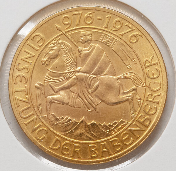 Vorderseite der 1.000 Schilling Goldmünze 1976 mit dem Reitersiegel von Herzog Friedrich II. zum 1000-jährigen Jubiläum der Babenberger.