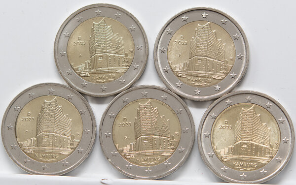 Runde Münze mit geprägtem Portraitprofil-Motiv, Brilliant Uncirculated, feine Oberflächenstruktur.