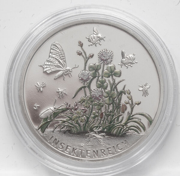 Runde Münze mit geprägtem Portraitprofil-Motiv, Brilliant Uncirculated, feine Oberflächenstruktur.