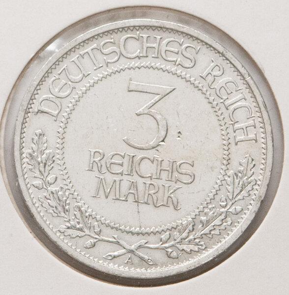 Silbermünze 3 Mark 1926 A, Vorderseite mit Nennwert „3 Reichsmark“ und Eichenlaubkranz