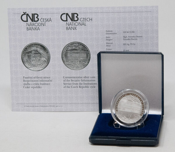 Runde Münze mit geprägtem Portraitprofil-Motiv, Brilliant Uncirculated, feine Oberflächenstruktur.