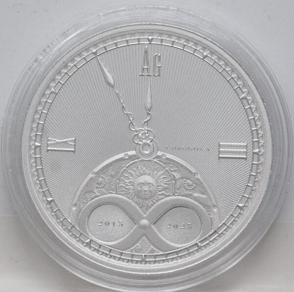 Runde Münze mit geprägtem Koala-Motiv, Spiegelnder Hintergrund mit matten Reliefs.