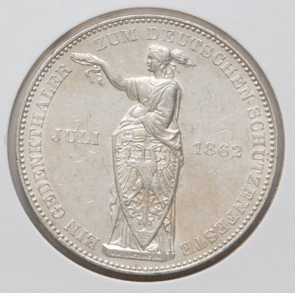 Gedenkthaler Frankfurt 1862, Vorderseite mit stehender Germania, Schild mit Adler und Umschrift „Zum Deutschen Schützenfeste Juli 1862“.