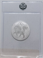 Runde Münze mit geprägtem Adler-Motiv, Spiegelnder Hintergrund mit matten Reliefs.