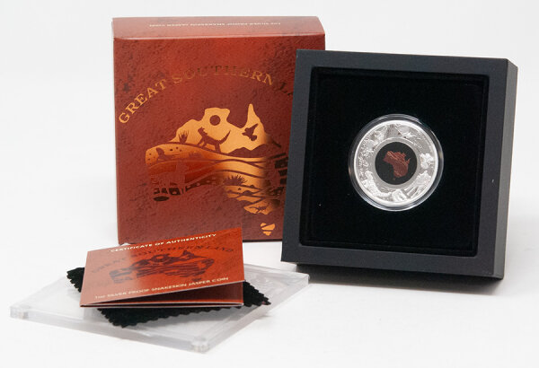 Australien 1 Dollar 2025 Great Southern Land Silbermünze – 1 oz Proof mit echtem Snakeskin Jasper-Inlay in Form des australischen Kontinents. Rückseite mit König Charles III.