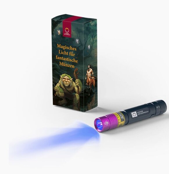 Schwarze Aluminium-UV-Taschenlampe zur Münzserie ‚Fantastische Fabelwesen‘ der Münze Österreich, zeigt Farb- und UV-Effekte bei 3-Euro-Münzen