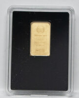 Rückseite des Safepacks. Zu sehen ist die Rückseite des Goldbarrens mit dem Germania Mint Logo sowie die auf der Kapsel aufgedruckten Spezifikationen „999.9 FINE GOLD 1/200 OZ“.