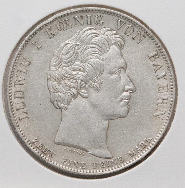 Bayern 1 Taler 1828, Vorderseite mit Portrait König Ludwig I. und Umschrift „Ludwig I Koenig von Bayern“.