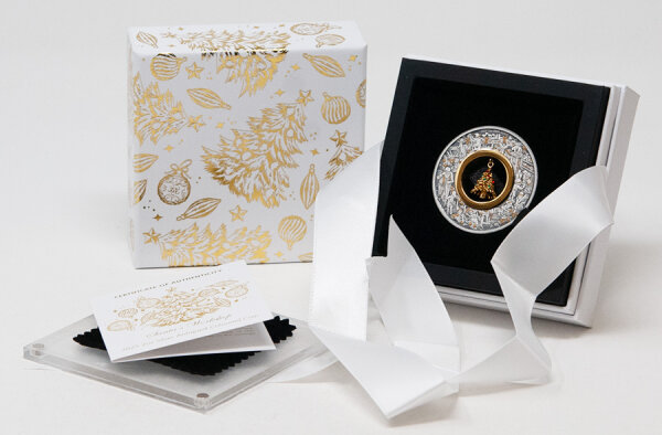 Australien 2 Dollar „Santa’s Workshop“ 2025 – 2 oz Silbermünze im Antik-Finish mit vergoldetem Weihnachtsbaum-Einsatz und Swarovski-Kristallen, Ausgabe der Perth Mint.