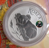 Koala, der an einem Eukalyptusbaum klettert; Schriftzug „KOALA“; Jahrgang und Feingewichtsangabe „2025 1 oz 9999 SILVER“; farbiger Panda-Privy Mark rechts im Motiv.