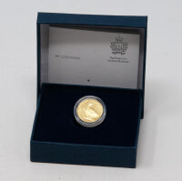 10-Euro-Goldmünze San Marino 2025 mit Wanderfalke (Falco peregrinus) im Profil auf einem Ast, feine Naturrelief-Details,r, umlaufende Inschrift zum Thema, geschützt in Münzkapsel innerhalb der Blisterkarte.