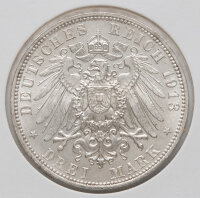 Die Rückseite präsentiert den gekrönten...