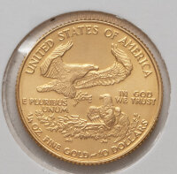 Rückseite mit der Adlerfamilie im Nest. Deutlich...