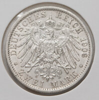 Detailansicht der Rückseite: Der bekrönte Reichsadler des Deutschen Kaiserreichs mit dem Wappenschild. Die Umschrift weist das Prägejahr 1904 und den Nennwert „ZWEI MARK“ aus. Klare Konturen im Gefieder und saubere Randperlung.