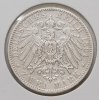 Detailansicht der Rückseite: Der bekrönte Reichsadler des Deutschen Kaiserreichs mit dem Wappenschild. Die Umschrift weist das Prägejahr 1904 und den Nennwert „ZWEI MARK“ aus. Klare Konturen im Gefieder und saubere Randperlung.