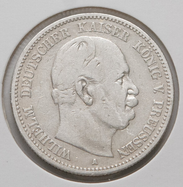 Vorderseite der 2-Mark-Silbermünze von 1876: Porträt von Kaiser Wilhelm I. im Profil nach rechts. Das Münzzeichen „A“ der Berliner Prägestätte ist deutlich sichtbar. Die Münze zeigt eine ebenmäßige Silber-Patina.
