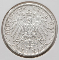 Detailansicht der Rückseite: Der bekrönte Reichsadler des Deutschen Kaiserreichs mit dem Wappenschild. Die Umschrift weist das Prägejahr 1907 und den Nennwert „ZWEI MARK“ aus. Klare Konturen im Gefieder und saubere Randperlung.