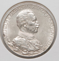 Nahaufnahme der Vorderseite: Festliches Porträt von...