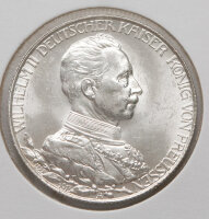 Nahaufnahme der Vorderseite: Festliches Porträt von...