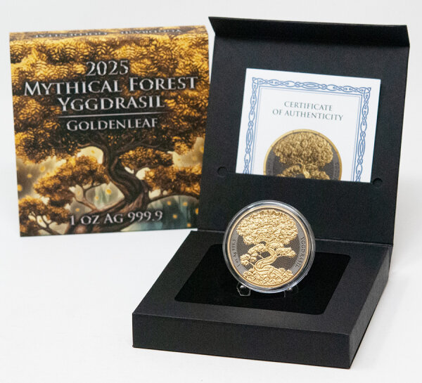 Die Vorderseite der Yggdrasil-Münze mit dem golden glänzenden Weltenbaum auf tiefschwarzem Ruthenium-Hintergrund.
