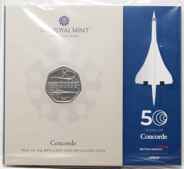 Der offizielle dunkelblaue Klappfolder der Royal Mint. In der Mitte ist die 50-Pence-Münze sicher eingefasst. Der Folder ist mit silbernen Akzenten und einer schematischen Zeichnung der Concorde verziert.