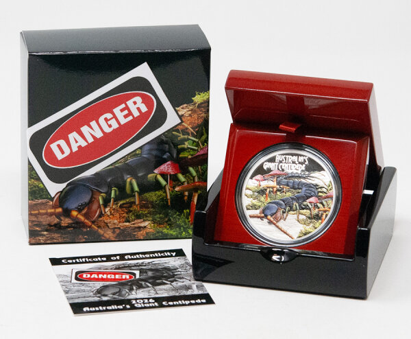 Zeigt einen detaillierten, farbig gestalteten Tausendfüßler in Angriffsposition. Am oberen Rand steht der Schriftzug AUSTRALIAS DEADLY & DANGEROUS, unten ist die Bezeichnung CENTIPEDE eingeprägt. Das Design besticht durch die lebensechte Kolorierung.