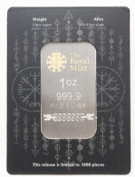 Rückseite des 1 Unze Silberbarrens der Royal Mint mit dem Wappen-Logo, der Angabe 1 oz 999.9 FINE SILVER und einem keltischen Knotenmuster mit Drachenköpfen auf dunklem Grund.
