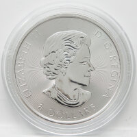 Die Vorderseite zeigt das Porträt von Königin Elizabeth II. nach einem Entwurf von Susanna Blunt. Über dem Haupt der Monarchin prangt ihr Name ELIZABETH II, während am unteren Rand der Nennwert 8 DOLLARS und das Prägejahr 2016 eingraviert sind. Der Hintergrund ist ebenfalls mit präzisen, sicherheitsgebenden Radiallinien versehen.