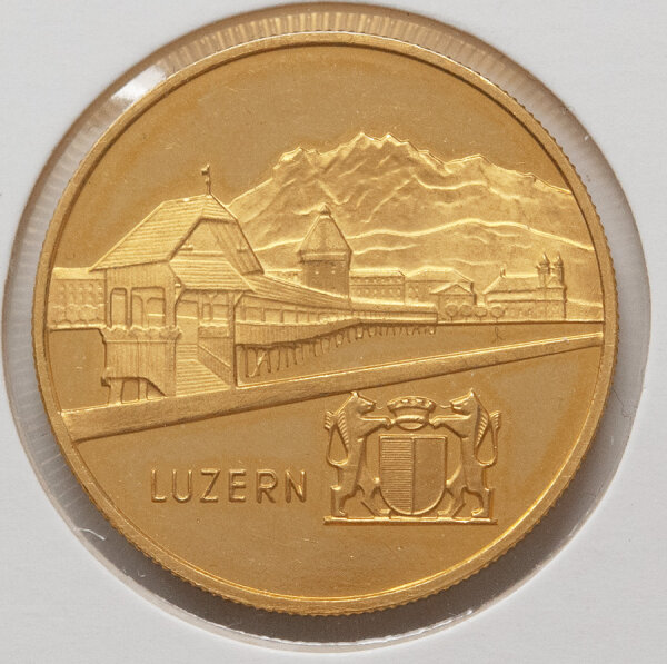 Vorderseite der Goldmedaille 1967 mit der schwebenden Viktoria über dem Vierwaldstättersee und dem Panorama der Stadt Luzern.