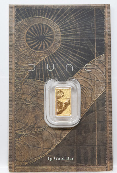 Vorderseite des 1g Dune Goldbarrens mit Sandwurm-Motiv in der Blisterkarte.