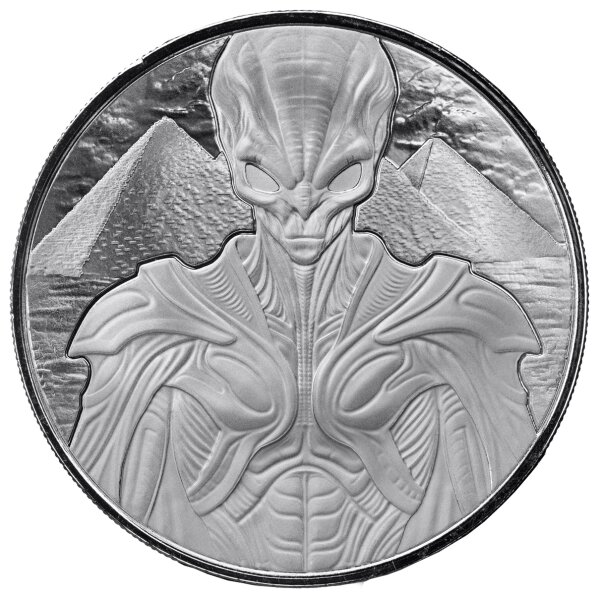 Motivseite: Ein Alien-Architekt in biomechanischer Form vor den monumentalen Pyramiden, Schriftzug ALIEN ARCHITECTS 2025