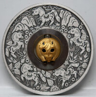 Auf der Vorderseite ist das Porträt von König Charles III. zu sehen, ergänzt durch technische Angaben wie 1oz 9999 Ag, den Nennwert und das Ausgabeland Tuvalu.