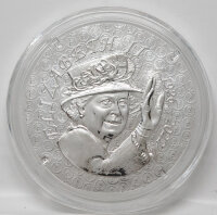 Ein symbolreiches Revers mit königlichen Motiven (wie der Rose oder der Krone) sowie den Lebensdaten 1926-2026 zu Ehren der Queen im höchsten Proof-Finish.