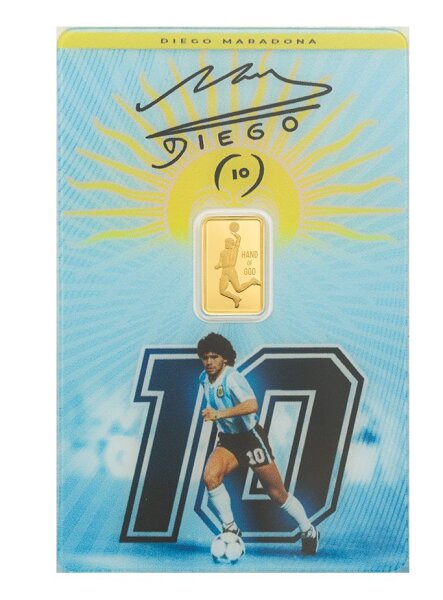 Die kunstvoll ausgearbeitete und detailreiche Darstellung der Fußball-Legende Diego Maradona im dynamischen Profil, geprägt in vollendeter Proof-Like-Qualität mit den offiziellen Lizenz-Prägestempeln.