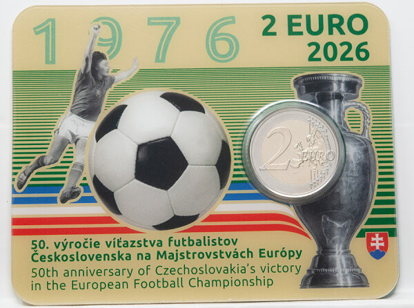 Detailreiche Rückseite der slowakischen 2-Euro-Gedenkmünze 2026 zum 50. Jahrestag des EM-Sieges von 1976 im glänzenden, prägefrischen Zustand.