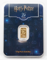 Rückseite des PAMP Harry Potter Goldbarren-Blisters mit dem feingeprägten Hogwarts-Wappen, Feingehalt-Angaben und Zertifikatnummer.