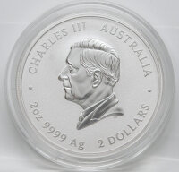 Rückseite der 2 oz Lunar III Silbermünze mit dem königlichen Porträt Charles III. und Nennwertangabe.