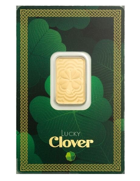 Vorderseite des PAMP 5 g Feingoldbarrens Lucky Clover mit dem erhabenen vierblättrigen Kleeblatt im grünen CertiPAMP-Blister.
