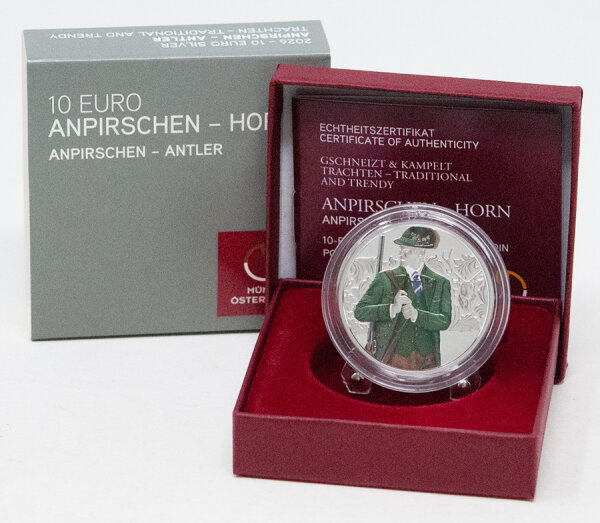 Vorderseite der Österreich 10 Euro 2026 Silbermünze Anpirschen - Horn in Polierter Platte (PP) mit spiegelndem Grund im Etui.
