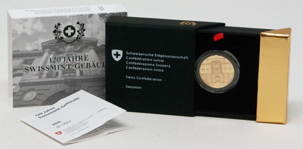 Vorderseite der Schweiz 50 Franken 2026 Goldmünze mit der detailgetreuen Fassade des traditionsreichen Swissmint-Gebäudes.