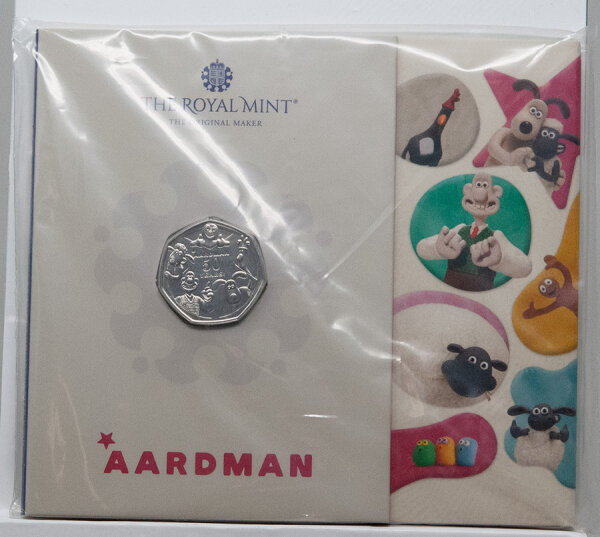Offizieller illustrierter Blister mit der britischen 50 Pence Gedenkmünze 2026 Aardman Animations.