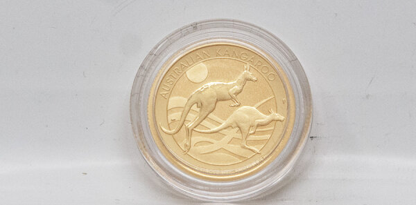 Motivseite der australischen 15 Dollar Goldmünze 2018 Känguru mit zwei springenden Kängurus.