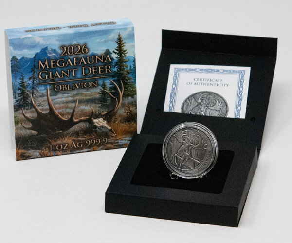 Motivseite der 1 oz Silbermünze 2026 Giant Deer Oblivion im dramatischen Antique-Finish.