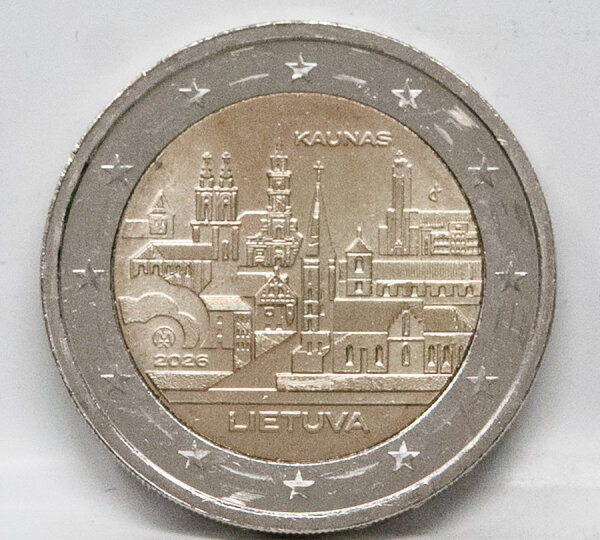 Vorderseite der litauischen 2 Euro Gedenkmünze 2026 Stadt Kaunas in unzirkulierter Erhaltung.
